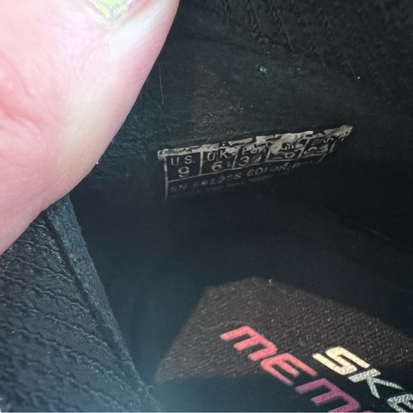 Skechers Black Memory Foam Knit Sneakers, black, size 9, GUC, stretchy, comfort - Picture 8 of 9